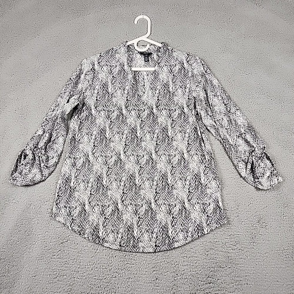 Jones New York Size M Blouse Top Roll Tab Sleeve Black White Piton Shirt